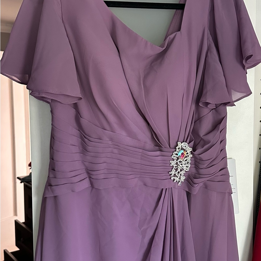 Chic Lavender Evening Gown with Brooch
